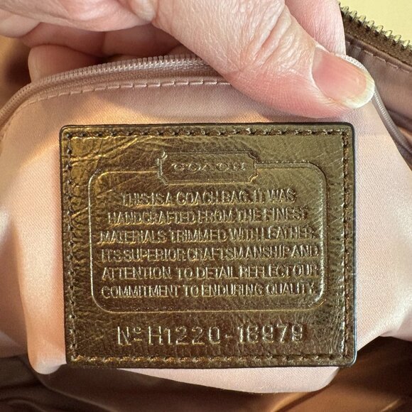 Coach Signature Poppy Large Tan Handbag - Pre-Owned - Picture 10 of 11